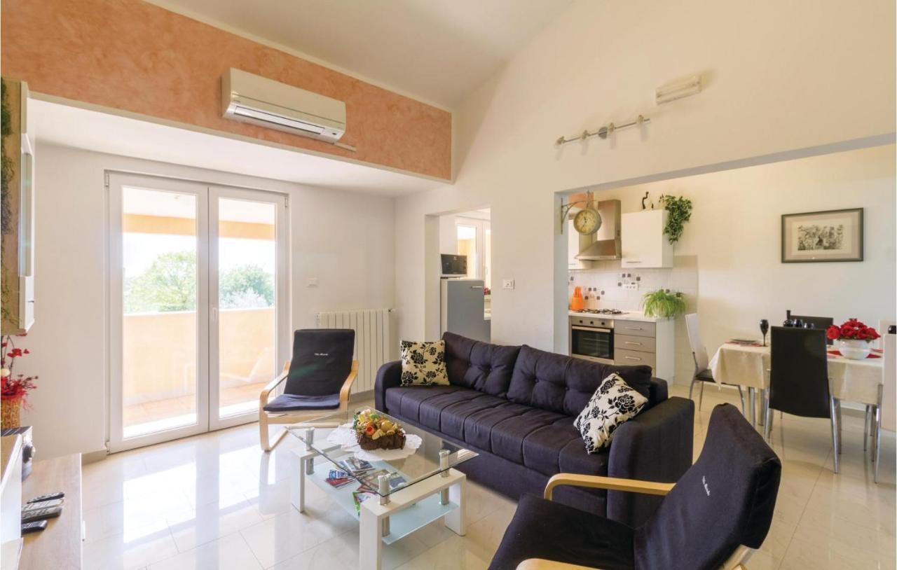 Cozy Home In Frkeci With Outdoor Swimming Pool Barban Екстер'єр фото