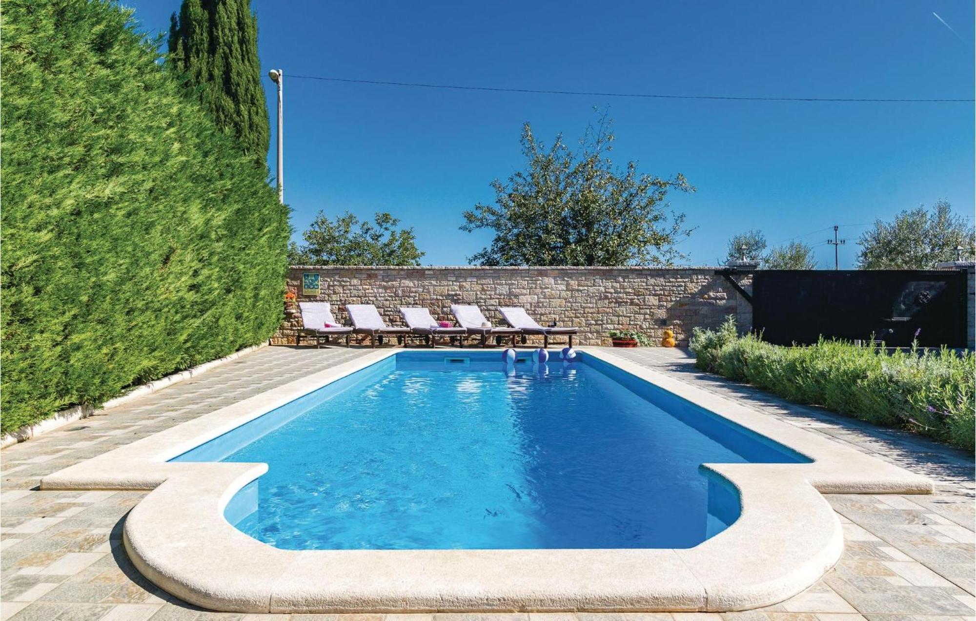 Cozy Home In Frkeci With Outdoor Swimming Pool Barban Екстер'єр фото